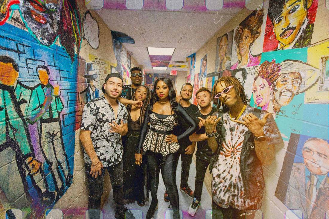 Lafér con la banda durante una gira
